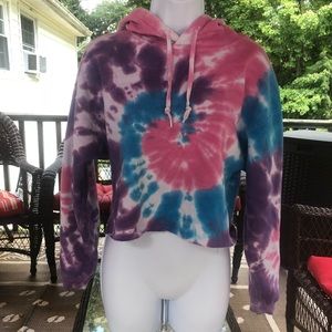 Crop top tie-dye hoodie